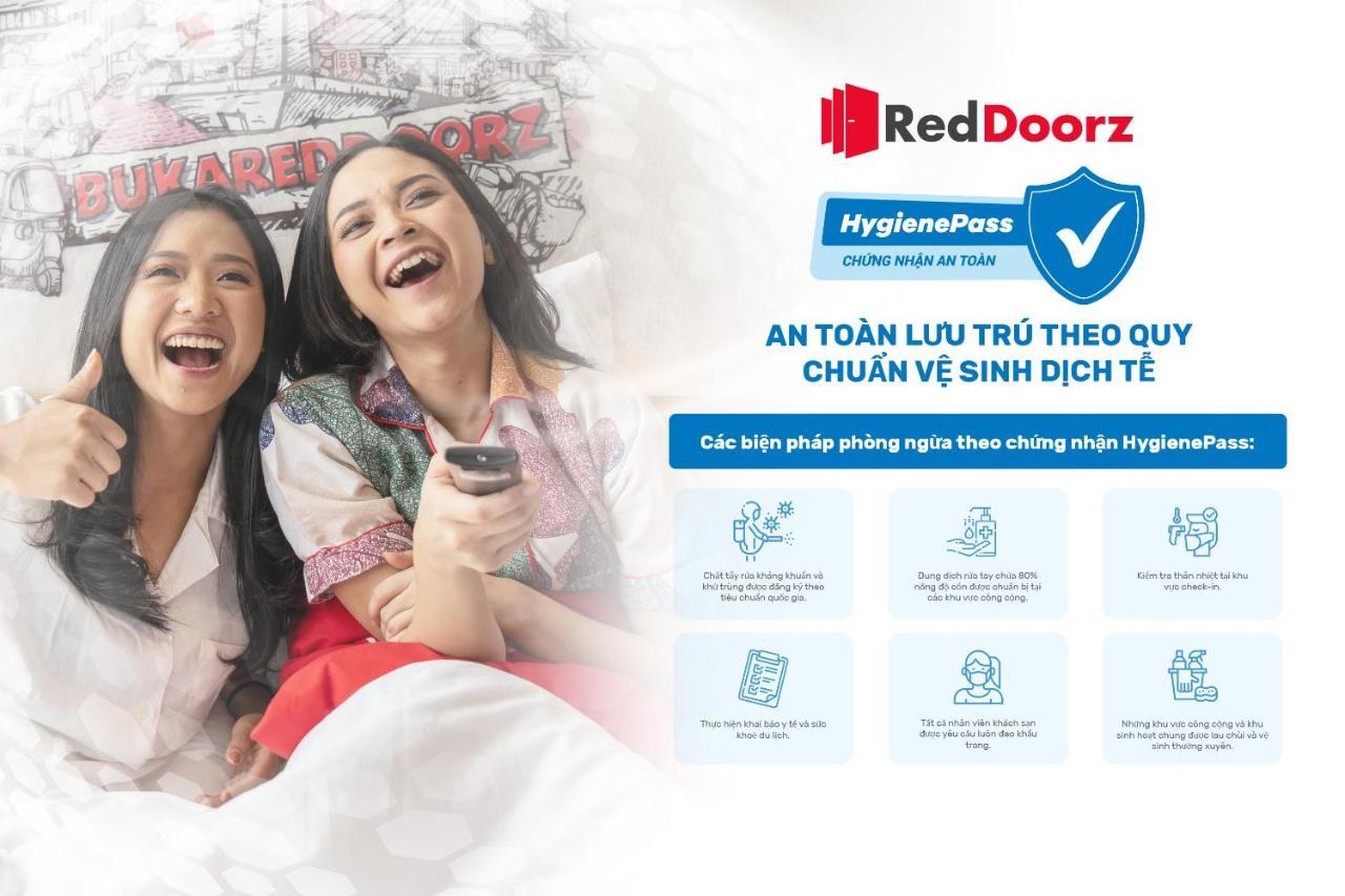 Отель Reddoorz @ Pham Ngu Lao Street 4 Хошимин Экстерьер фото